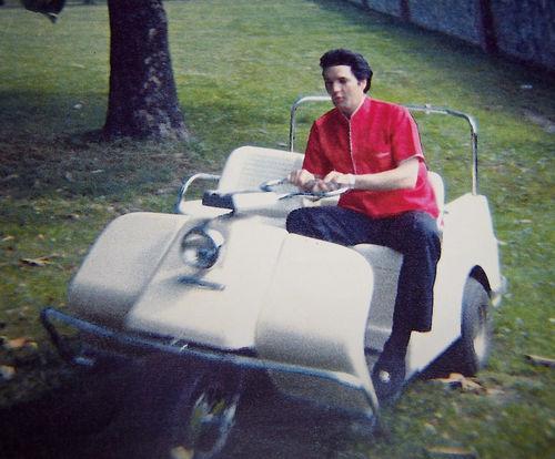 elvis_golf_cart